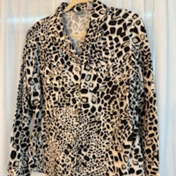 Chico's Animal Print Blouse. Size 2 - Picture 3 of 3